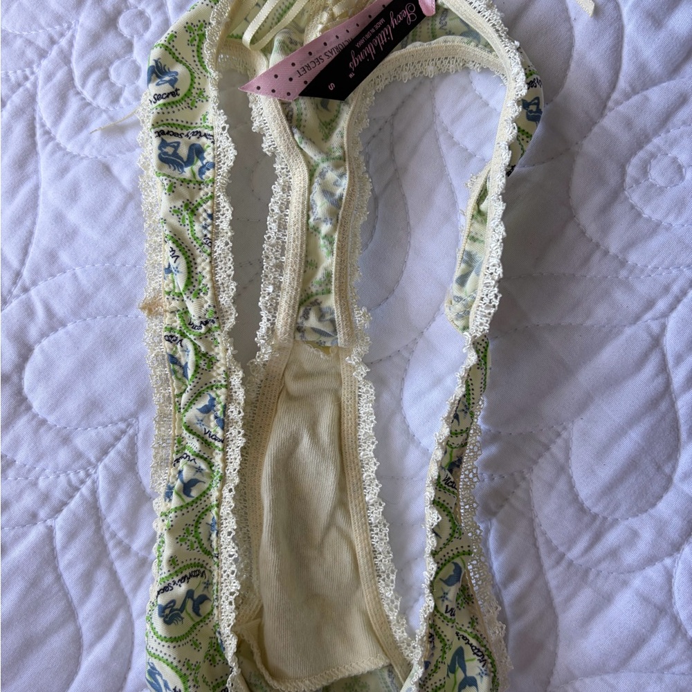 2 Victoria’s Secret Sexy Little Things silky lace thongs Size Small Y2K 2008 - Picture 7 of 7